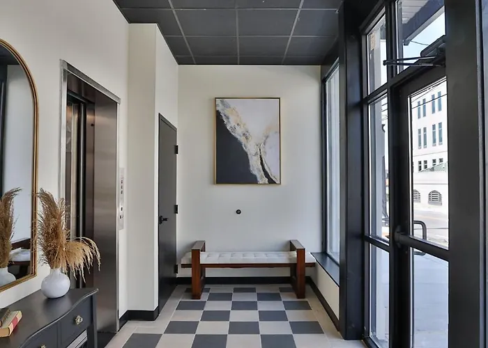 Urban Collective Boutique Hotel *