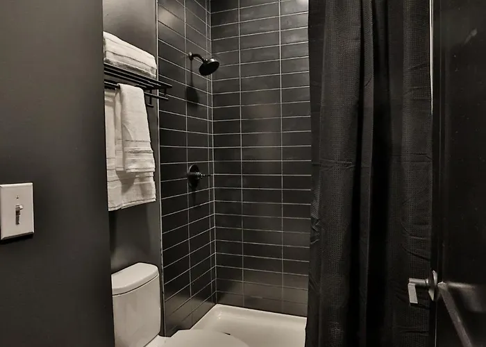Urban Collective Boutique Hotel Edwardsville